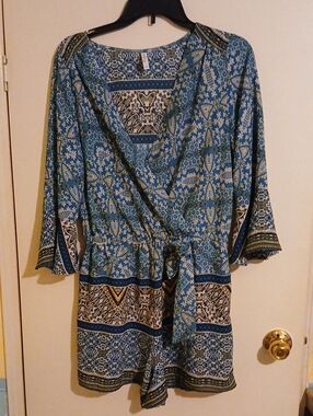 Xhilaration Blue and Cream Printed V-Neck Romper
